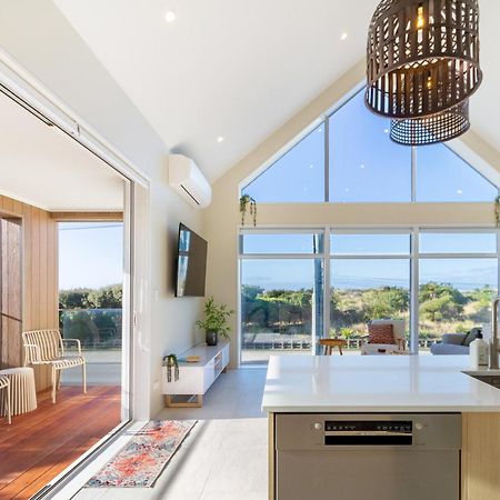 Luxury Beachside Living Elegant 3-Bedroom Haven Christchurch Exterior foto