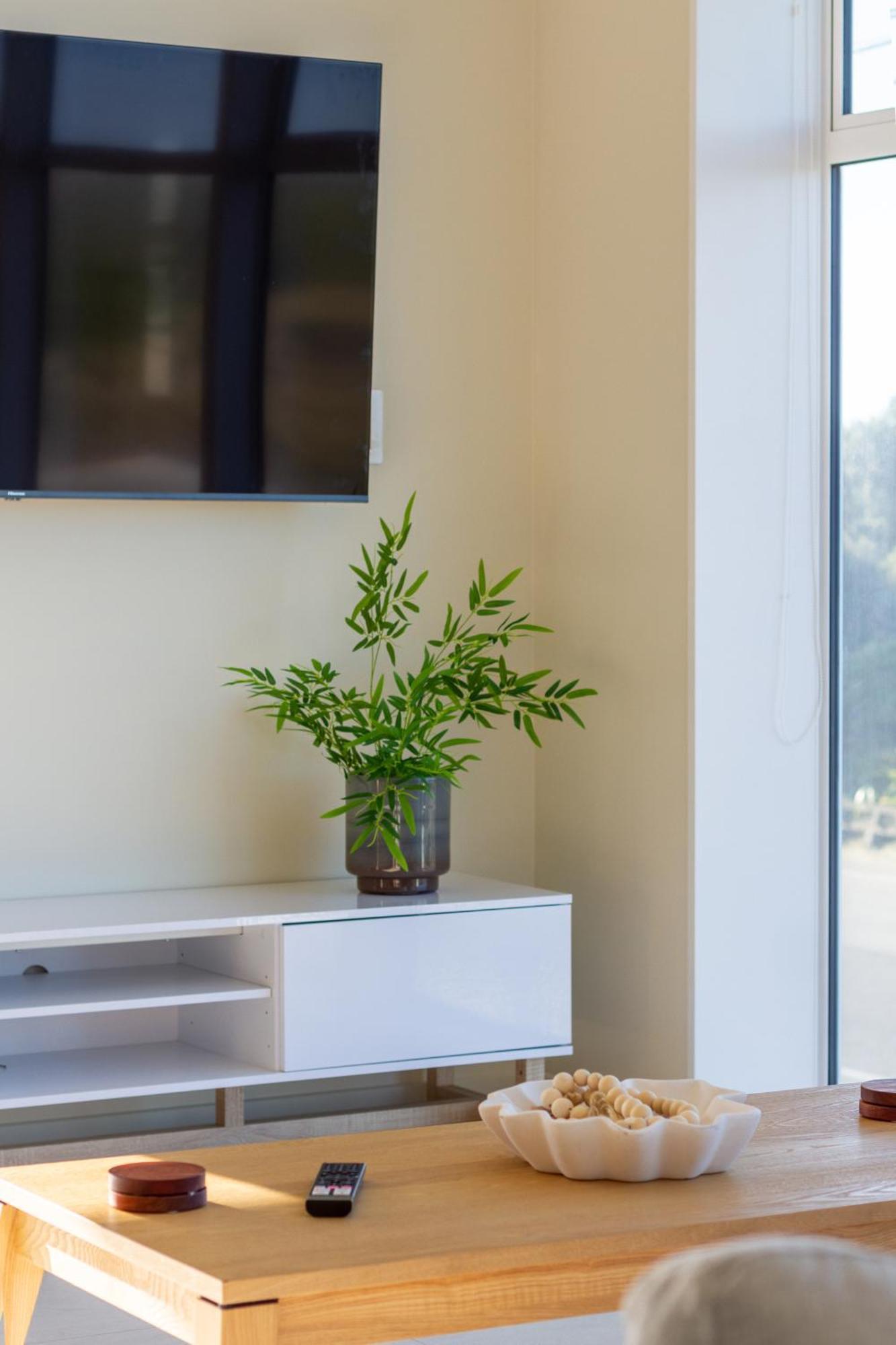 Luxury Beachside Living Elegant 3-Bedroom Haven Christchurch Exterior foto